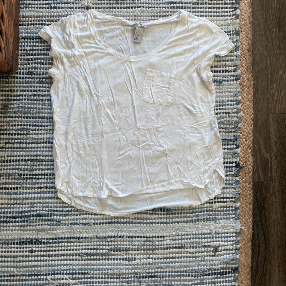 H&M White T Shirt Size Large. Like New.